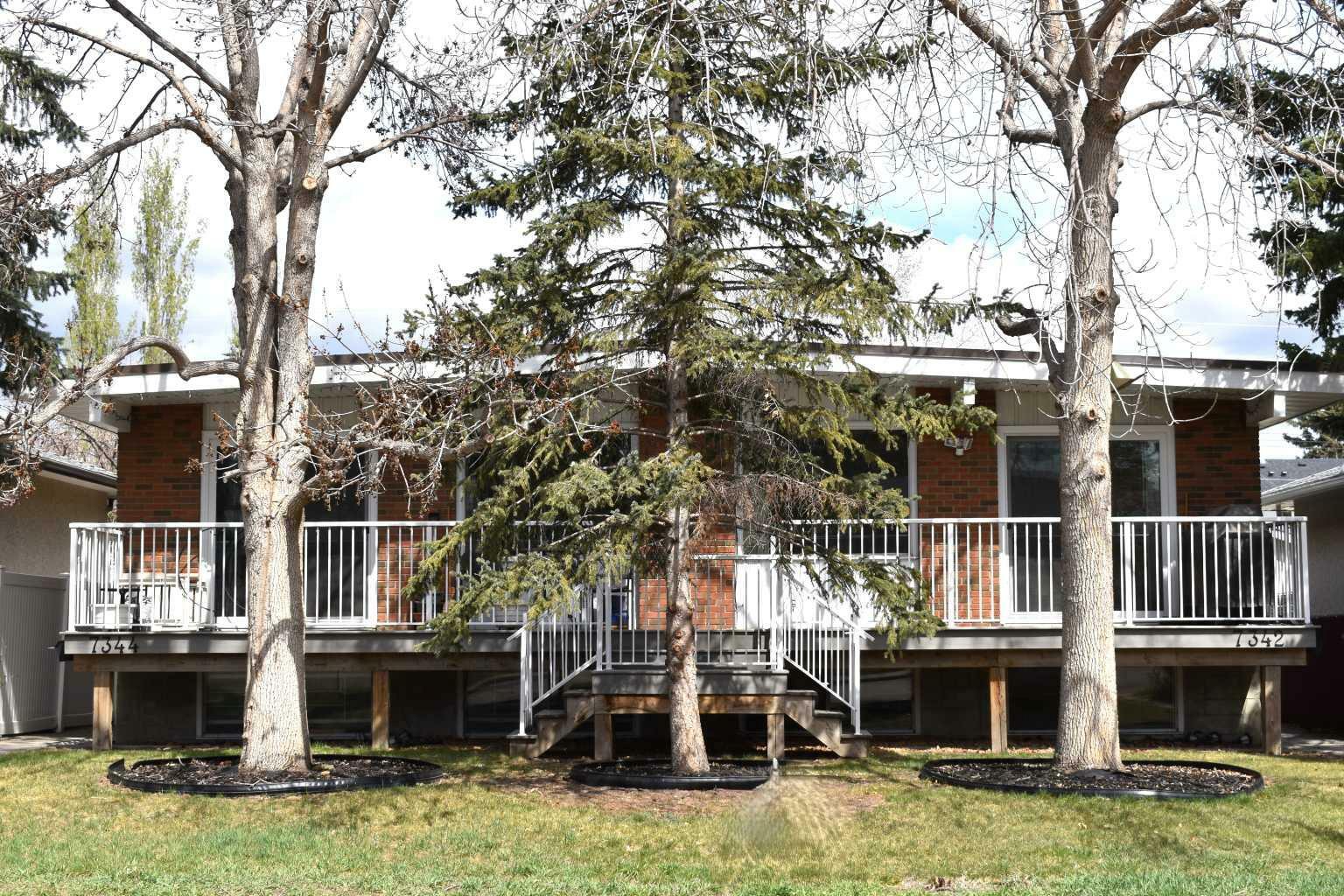 Photo de la propriété: 7344 &Amp 7342 35 Avenue NW AB T3B 1T3