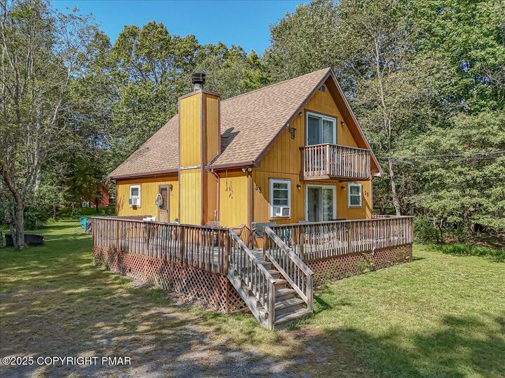 Property Photo:  35 Tennyson Circle  PA 18210 