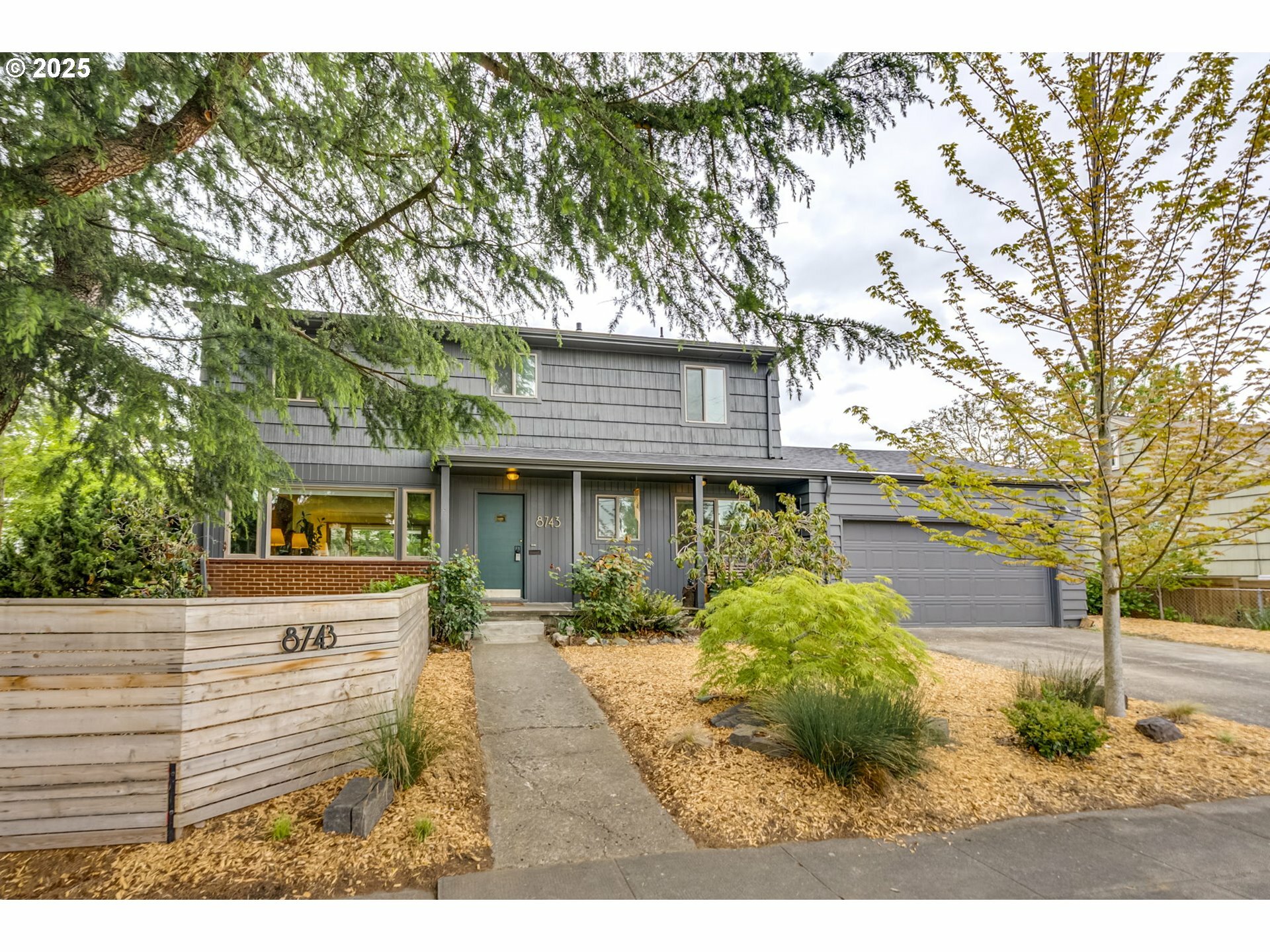 8743 E Burnside St  Portland OR 97216 photo