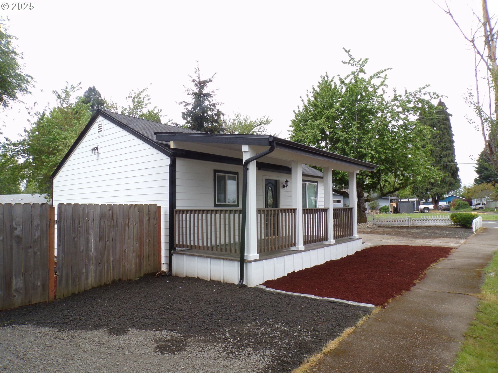 Property Photo: 870 W Lincoln St OR 97071