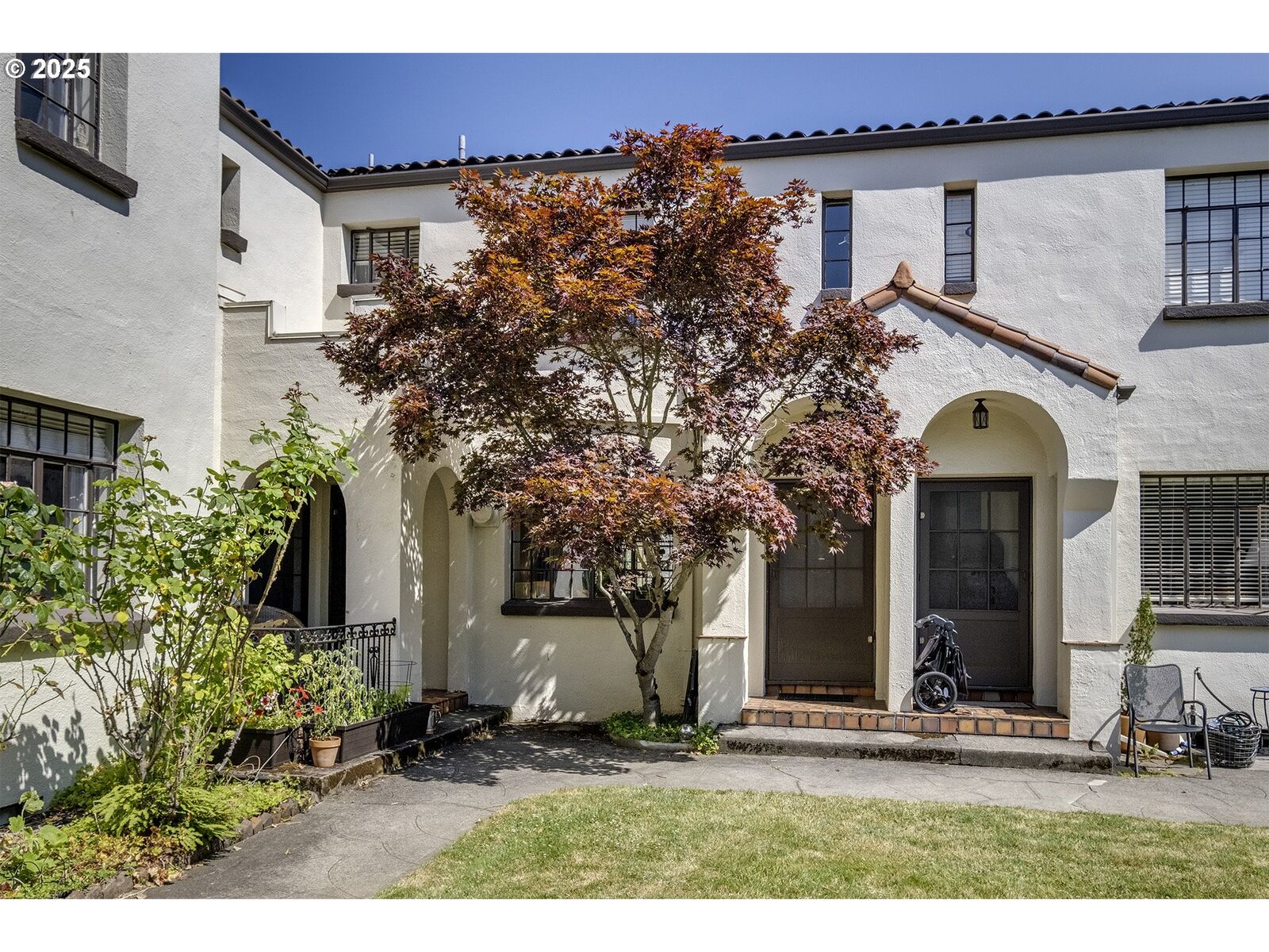 Property Photo:  2325 NE Flanders St 5  OR 97232 