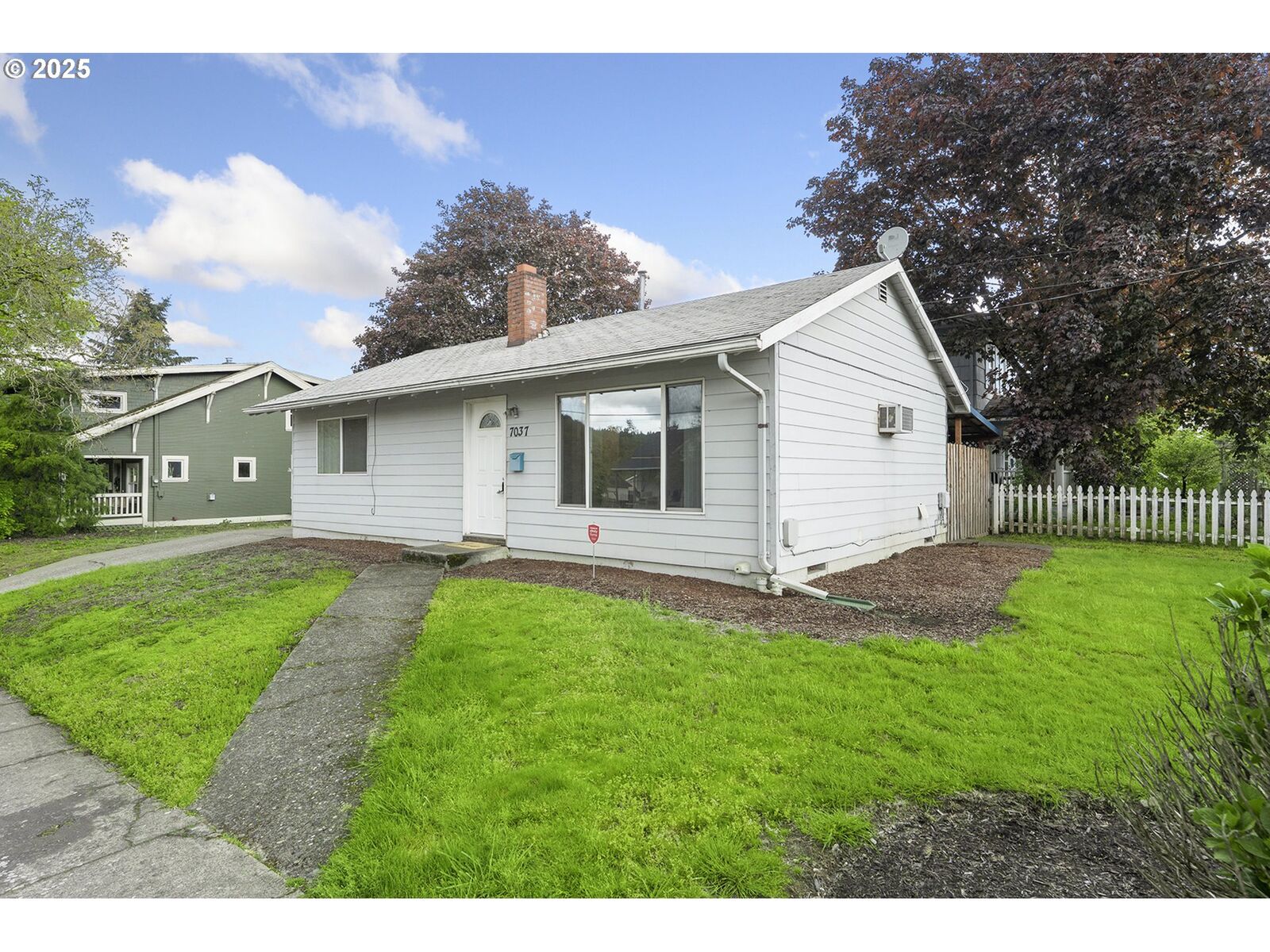 Property Photo: 7037 N Saint Louis Ave OR 97203