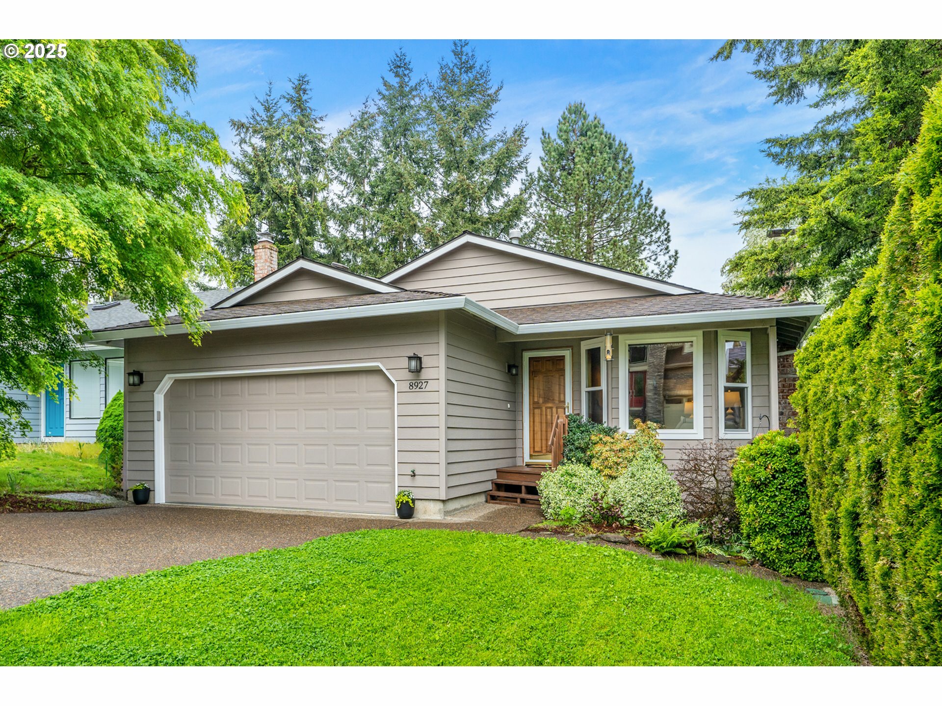 Property Photo: 8927 SW 50th Ave OR 97219