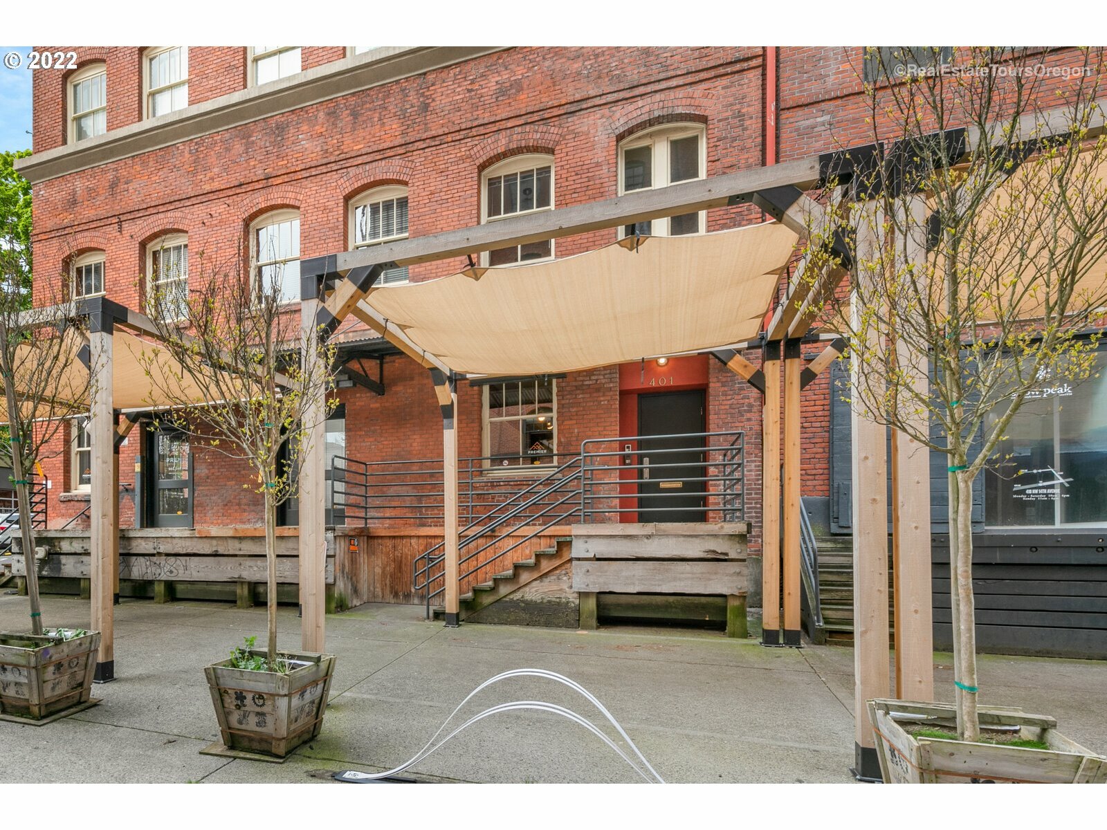 Property Photo: 1325 NW Flanders St OR 97209