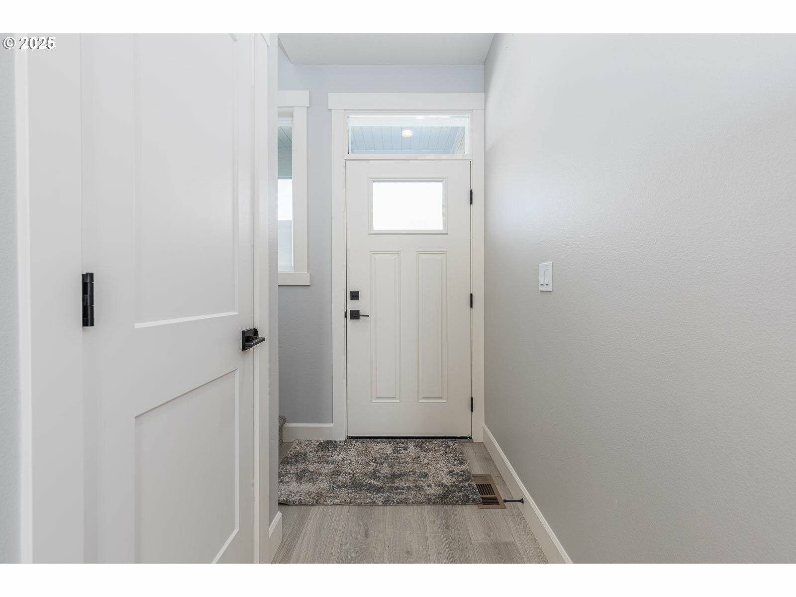 Property Photo: 856 E Autumn Ave OR 97838