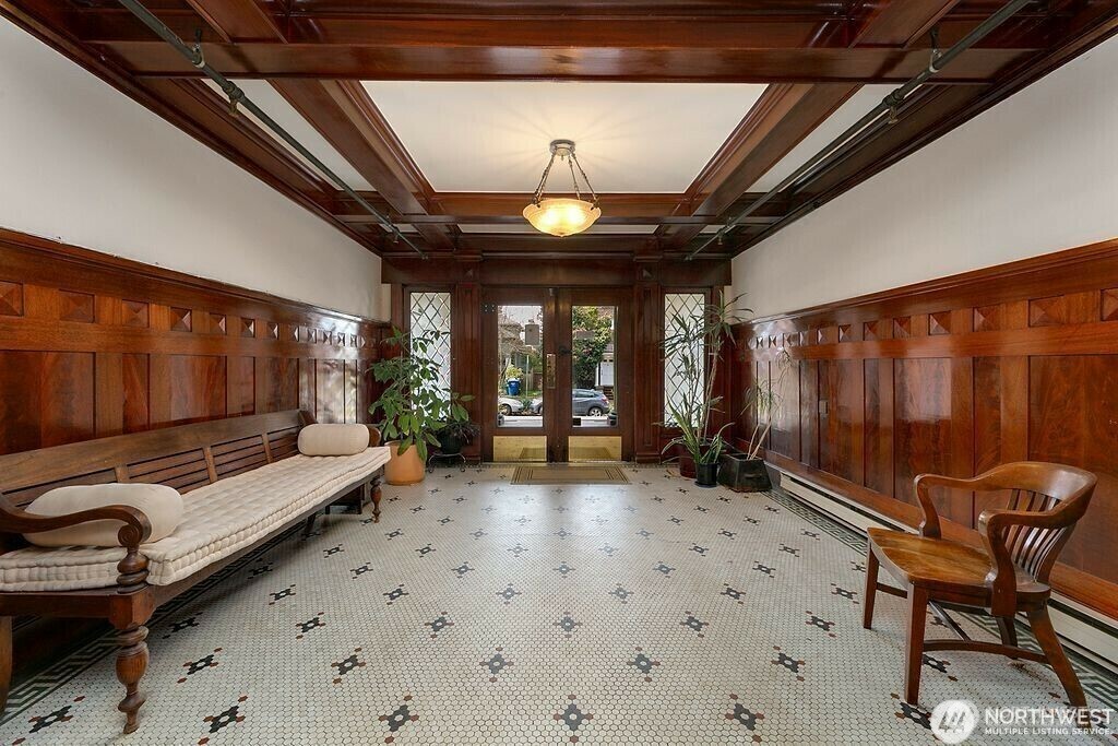 Property Photo: 626 13th Avenue E Q WA 98102