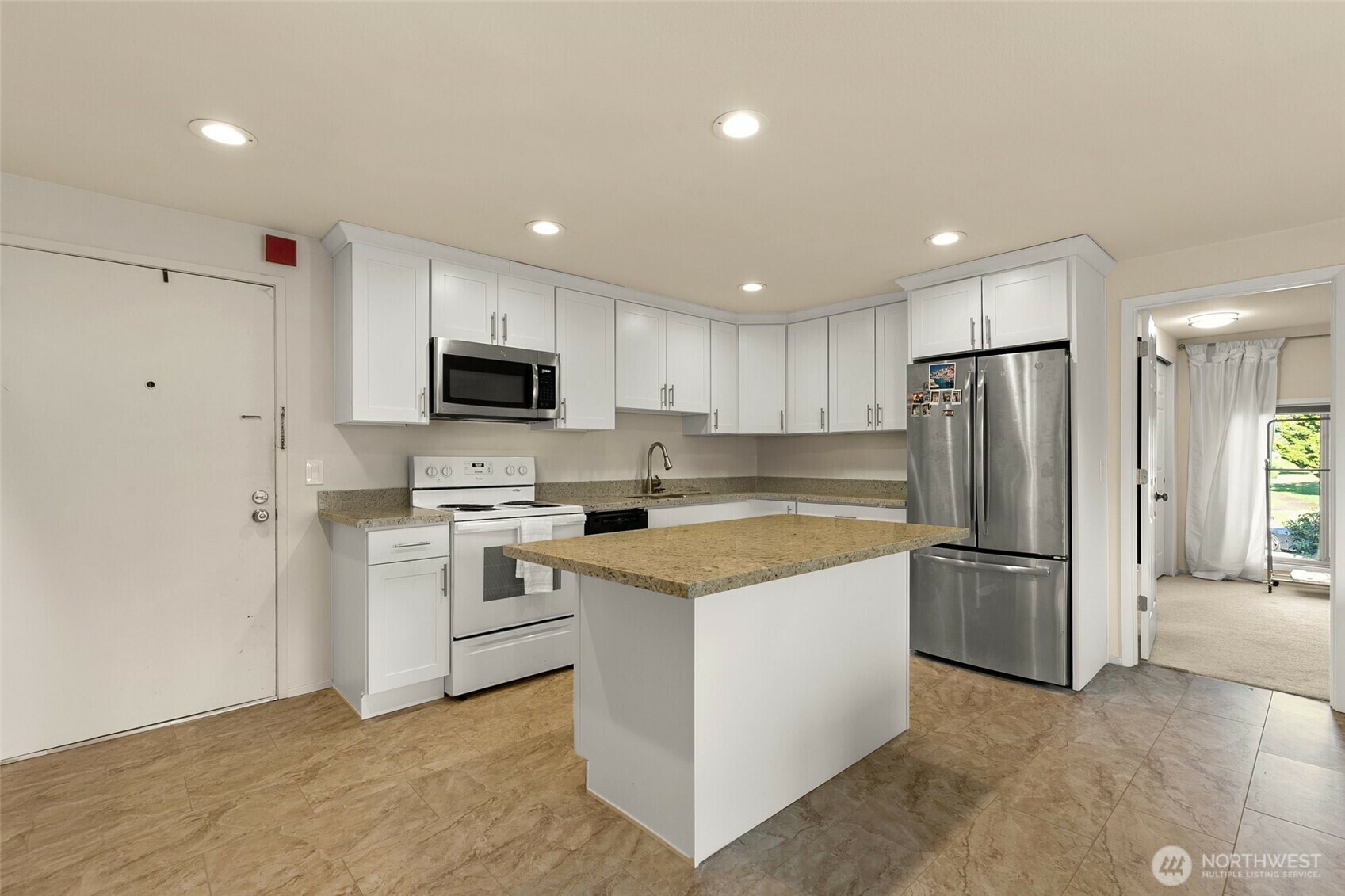 Property Photo: 11008 NE 68th Street 721 WA 98033