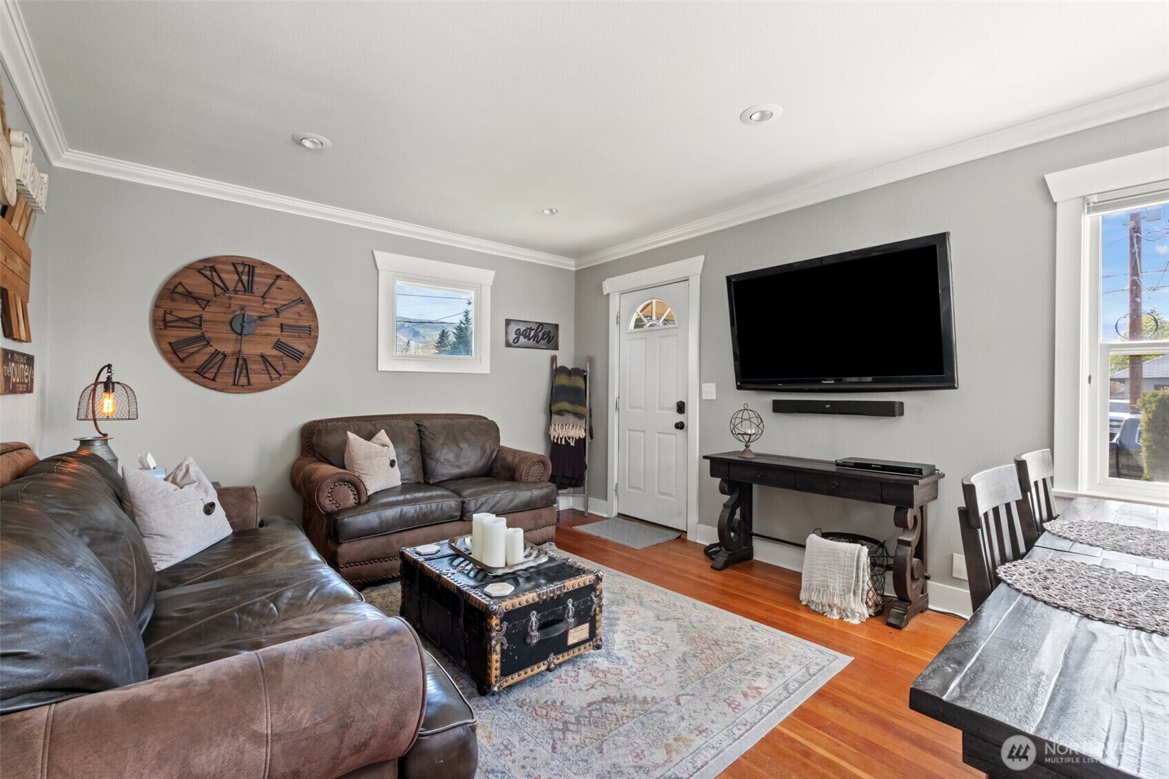 Property Photo: 909 Okanogan Ave WA 98801