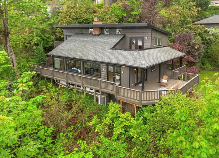 Property Photo: 11706 Lakeside Avenue NE WA 98125