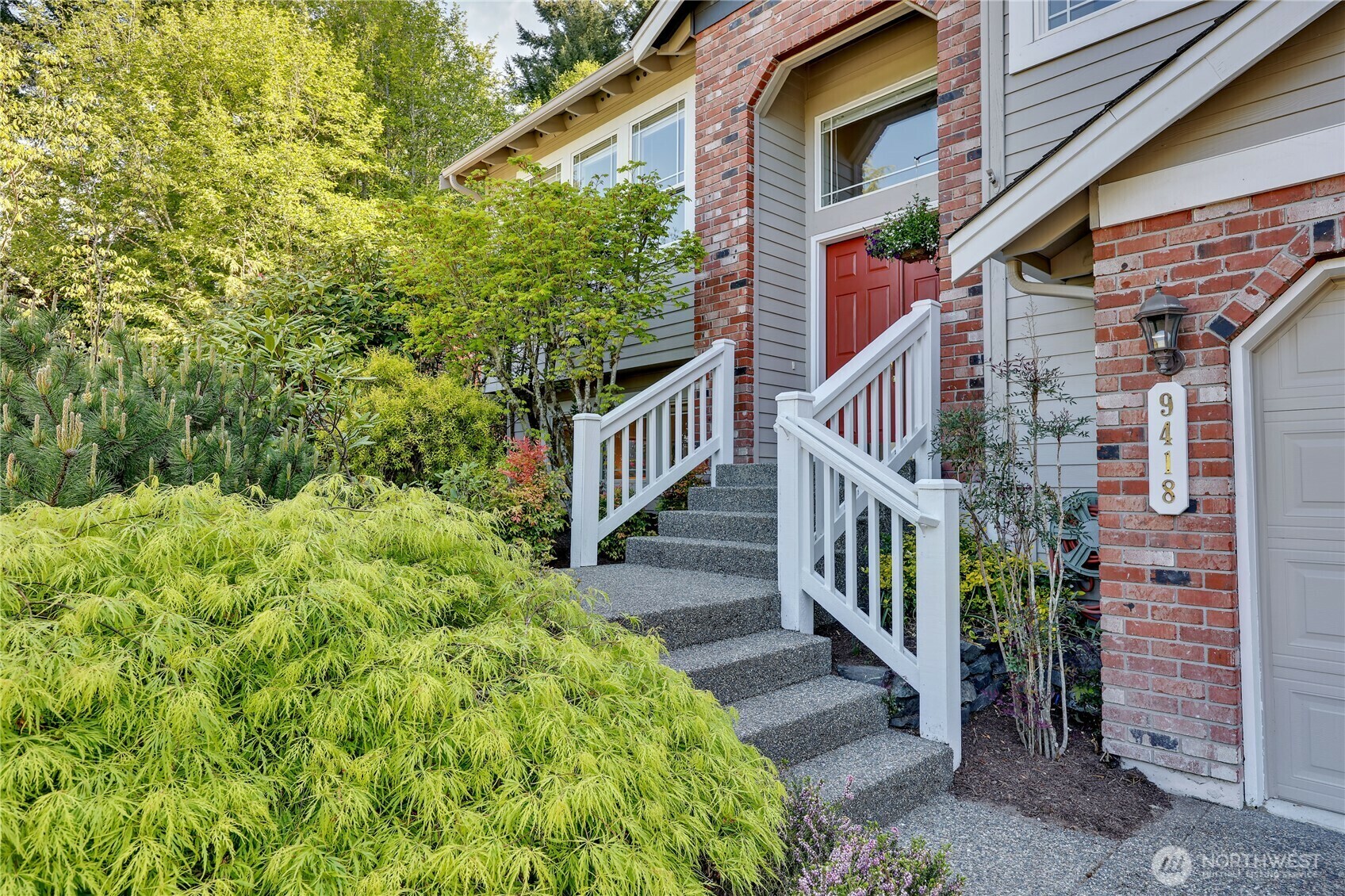 Property Photo: 9418 NE Tidal Court WA 98110