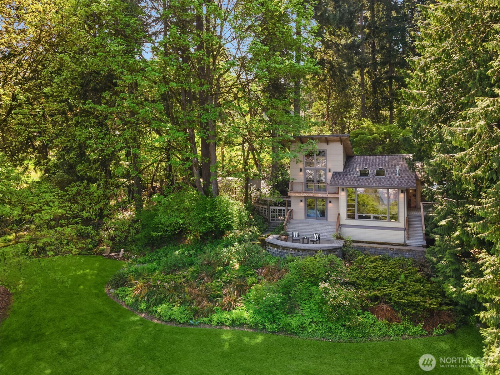 Property Photo: 5648 Rose Loop NE WA 98110