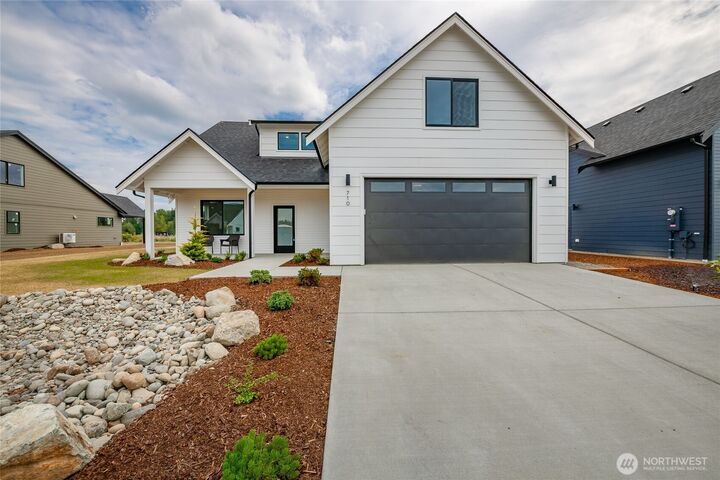 Property Photo: 710 E 5th Street WA 98276