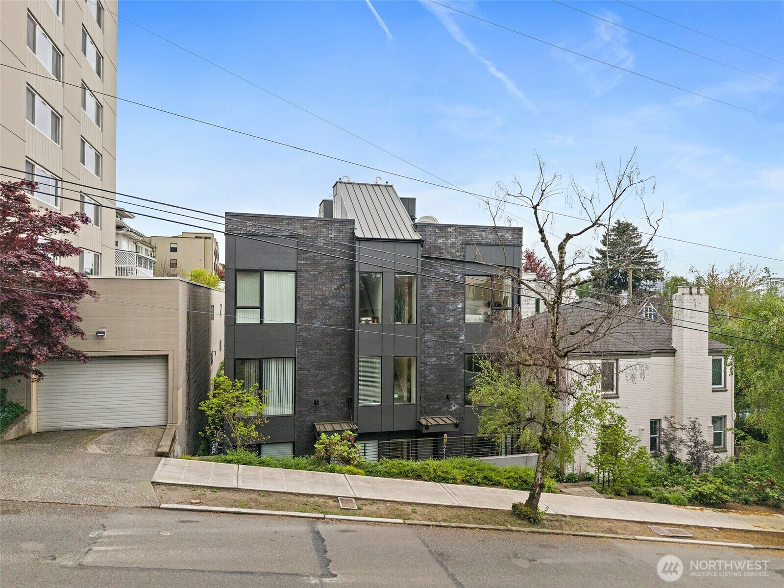 Property Photo: 1211 E Mercer Street WA 98102