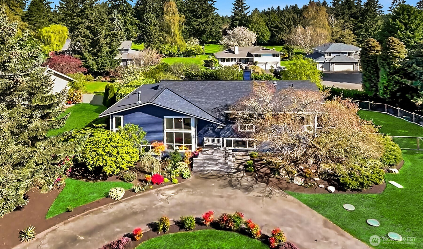 Property Photo: 7604 NE Meadowmeer Lane WA 98110