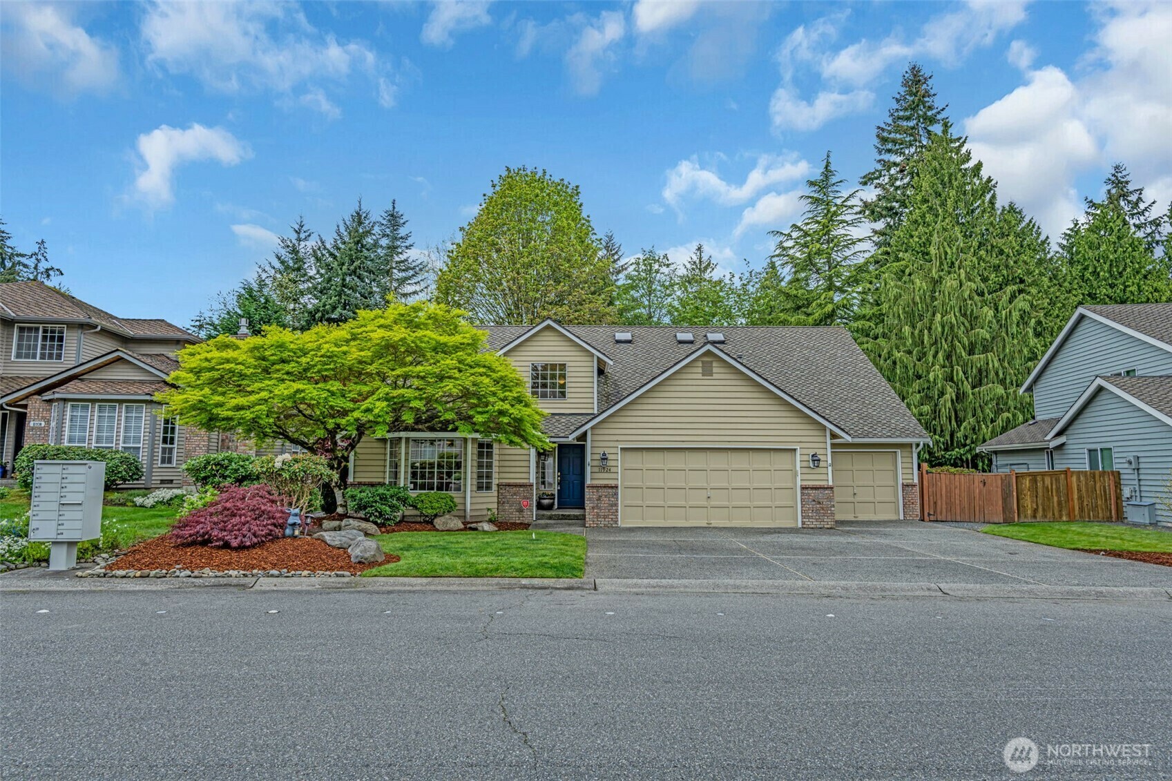 Property Photo: 11924 42nd Drive SE WA 98208