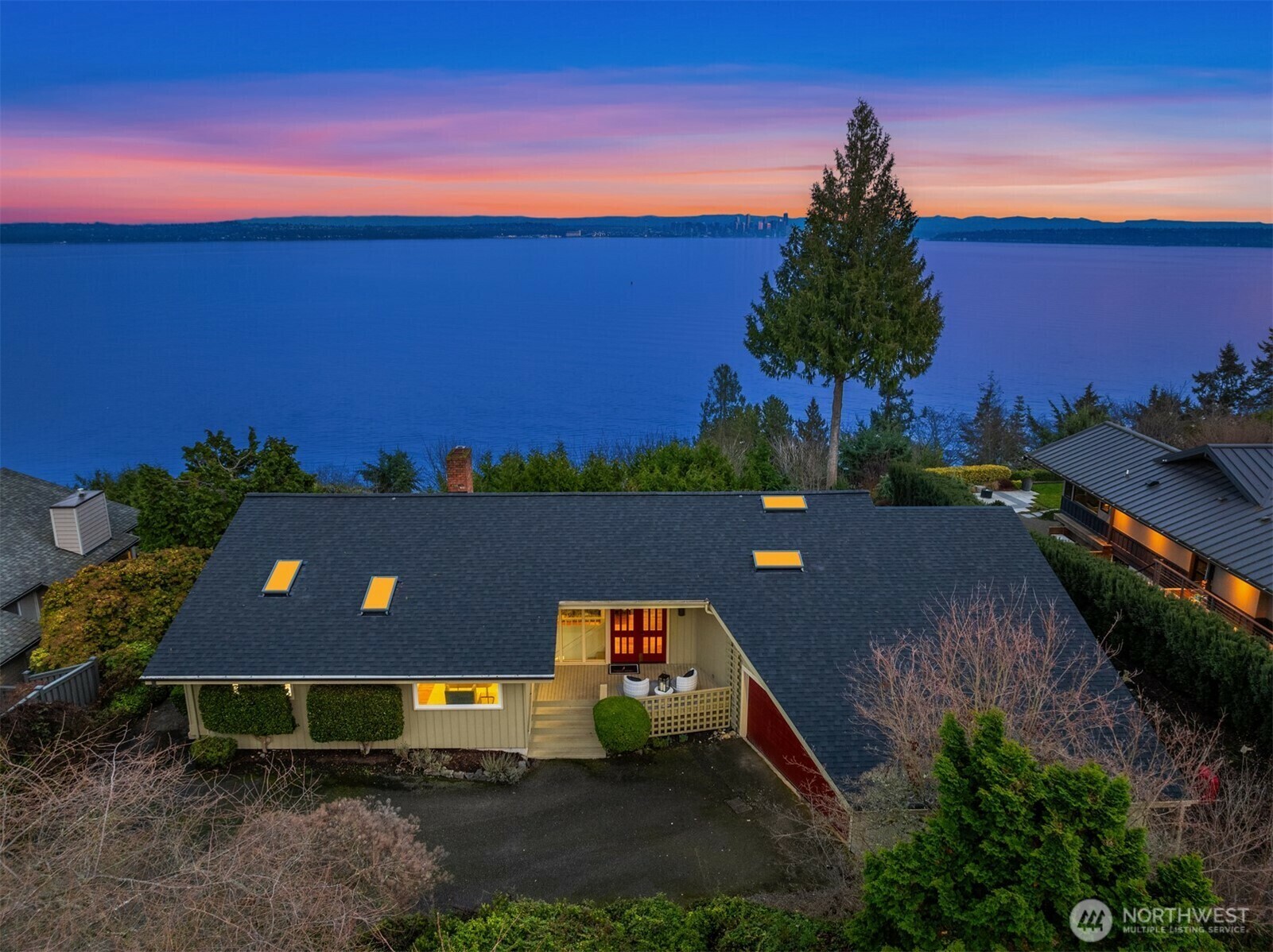 Property Photo: 10837 Bill Point Bluff NE WA 98110