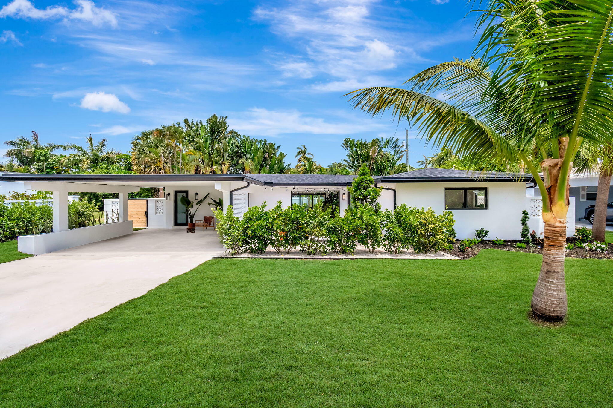 Property Photo: 625 Las Palmas Park FL 33435