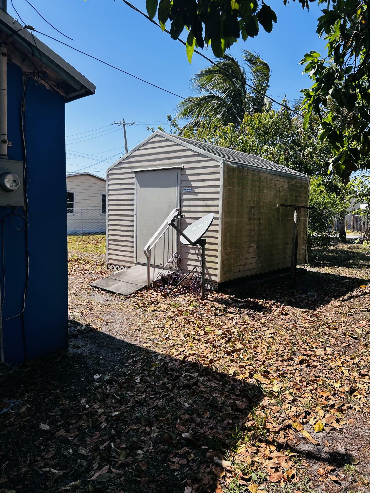 Property Photo: 337 W Sagamore Avenue FL 33440