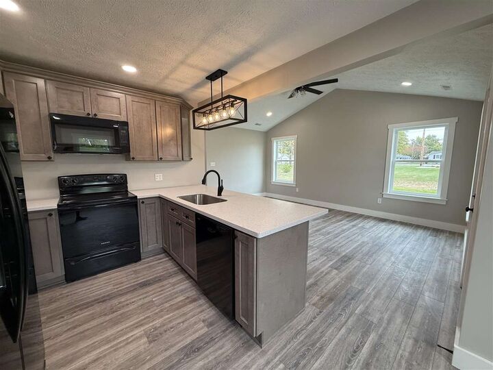 Property Photo:  502 Leahey Street  IN 47390