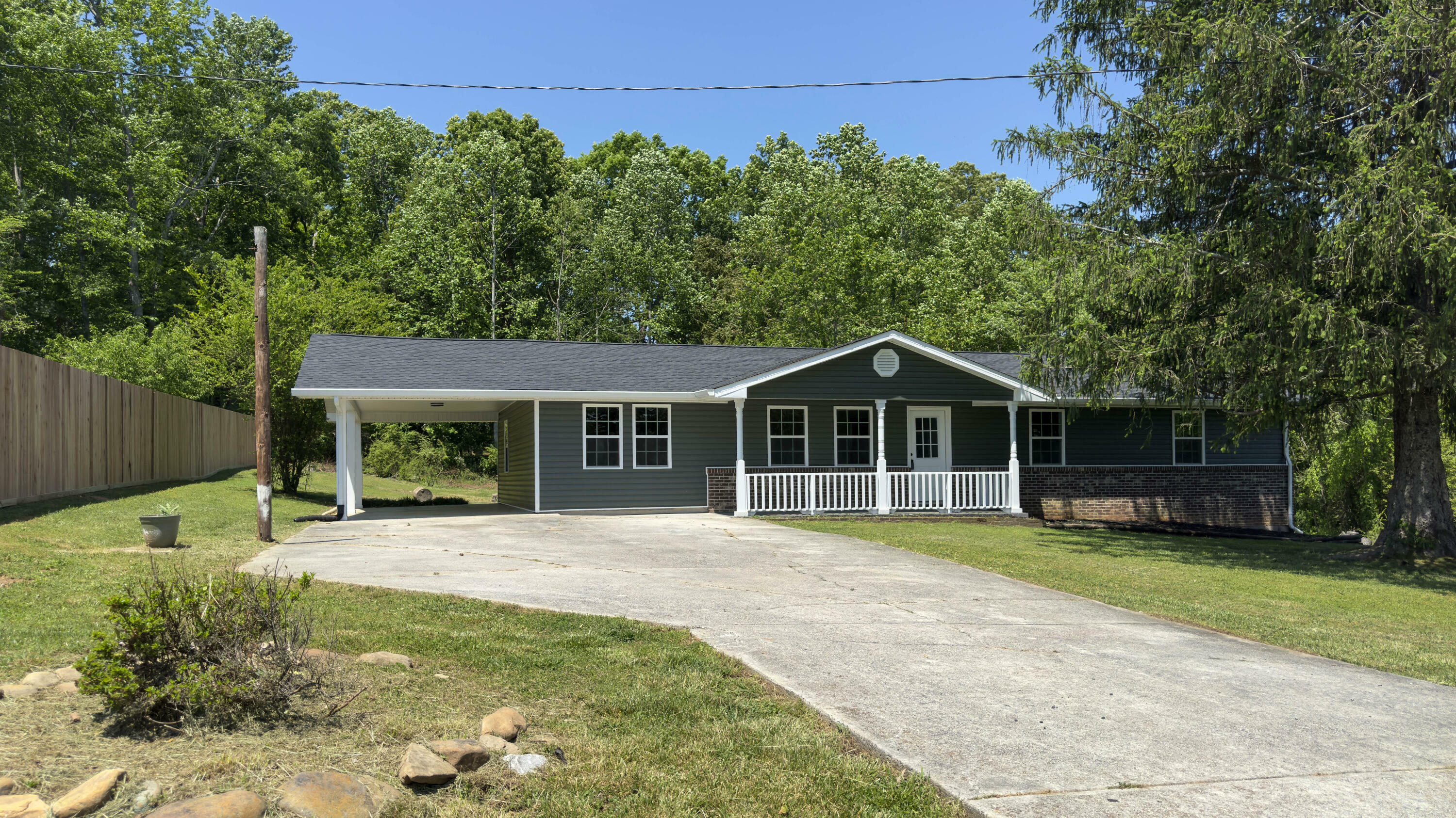 Property Photo: 242 Lake Hills Circle TN 37381
