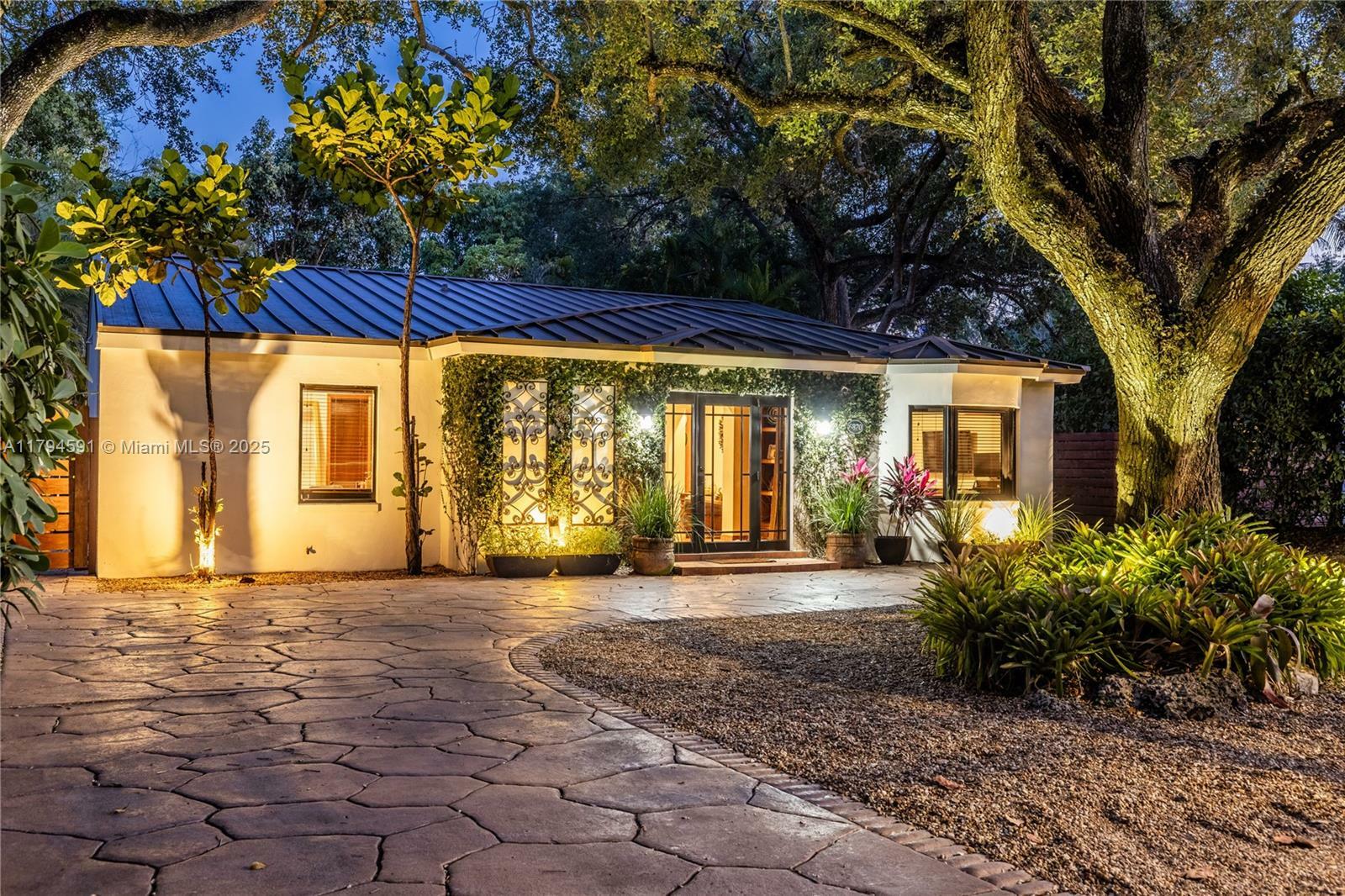 Property Photo: 6870 SW 77th Ter FL 33143