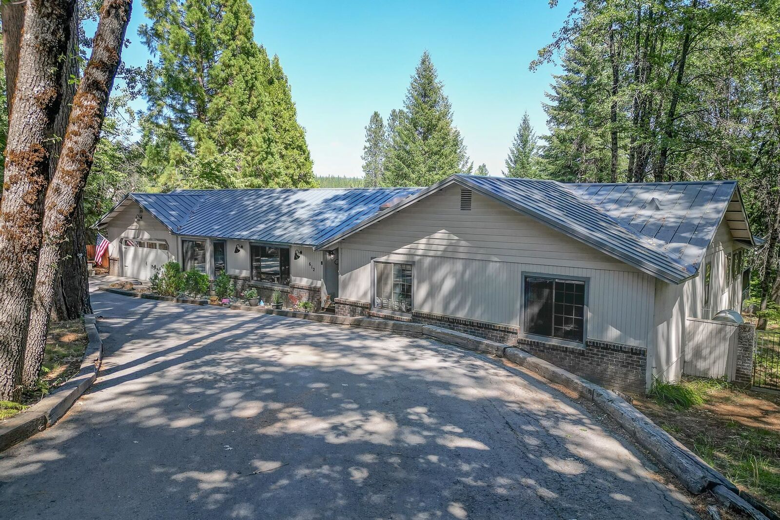 Property Photo: 612 Oak St. CA 96057