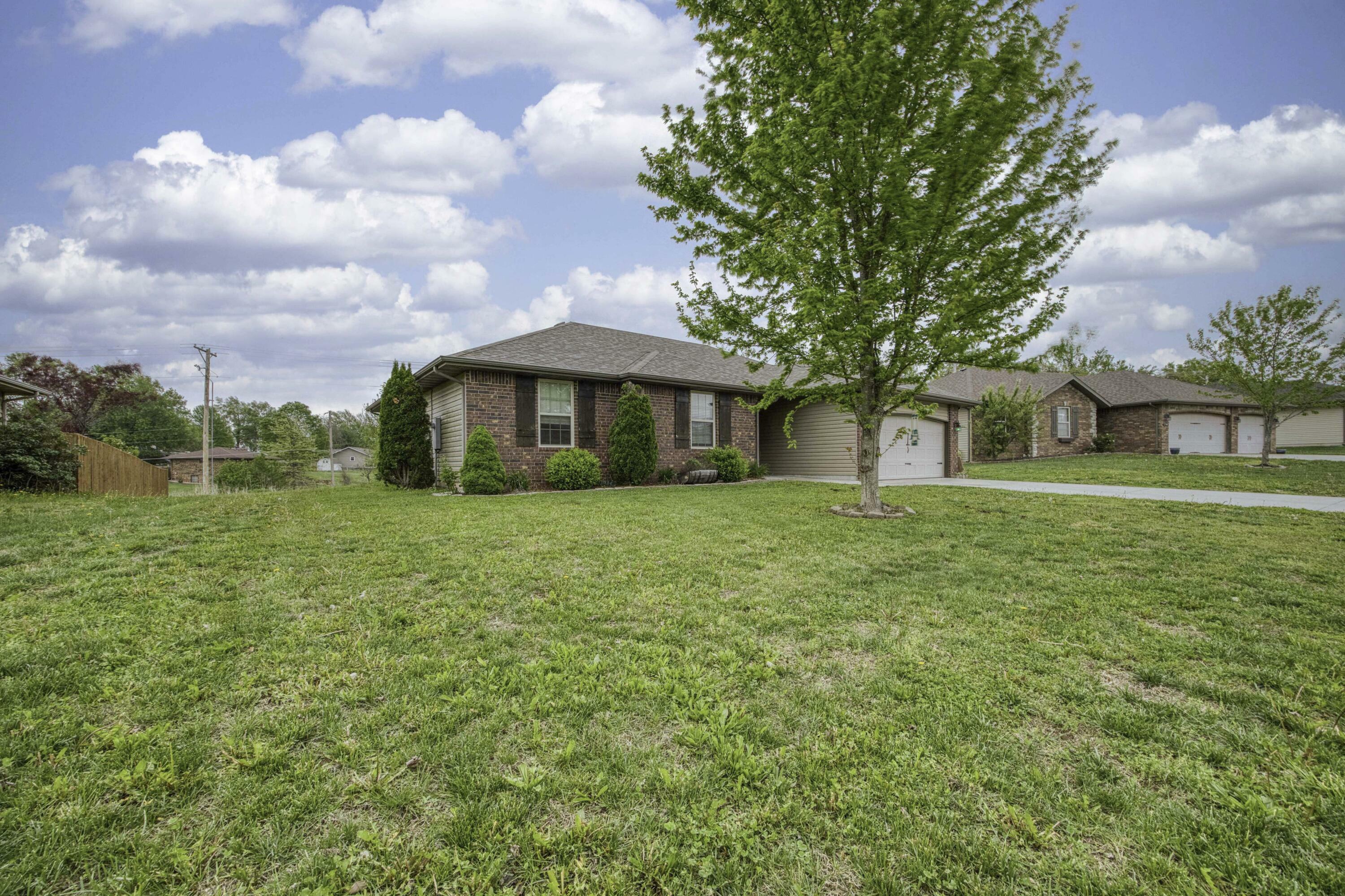 Property Photo: 752 N N Cox Avenue Avenue MO 65738