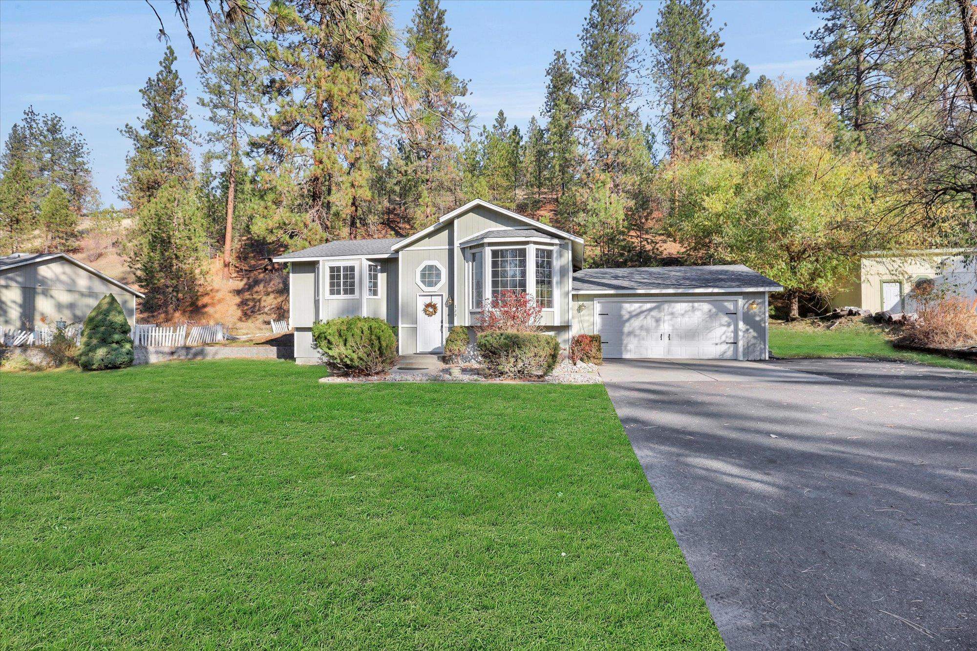 Property Photo: 129 E Wynot Dr WA 99026