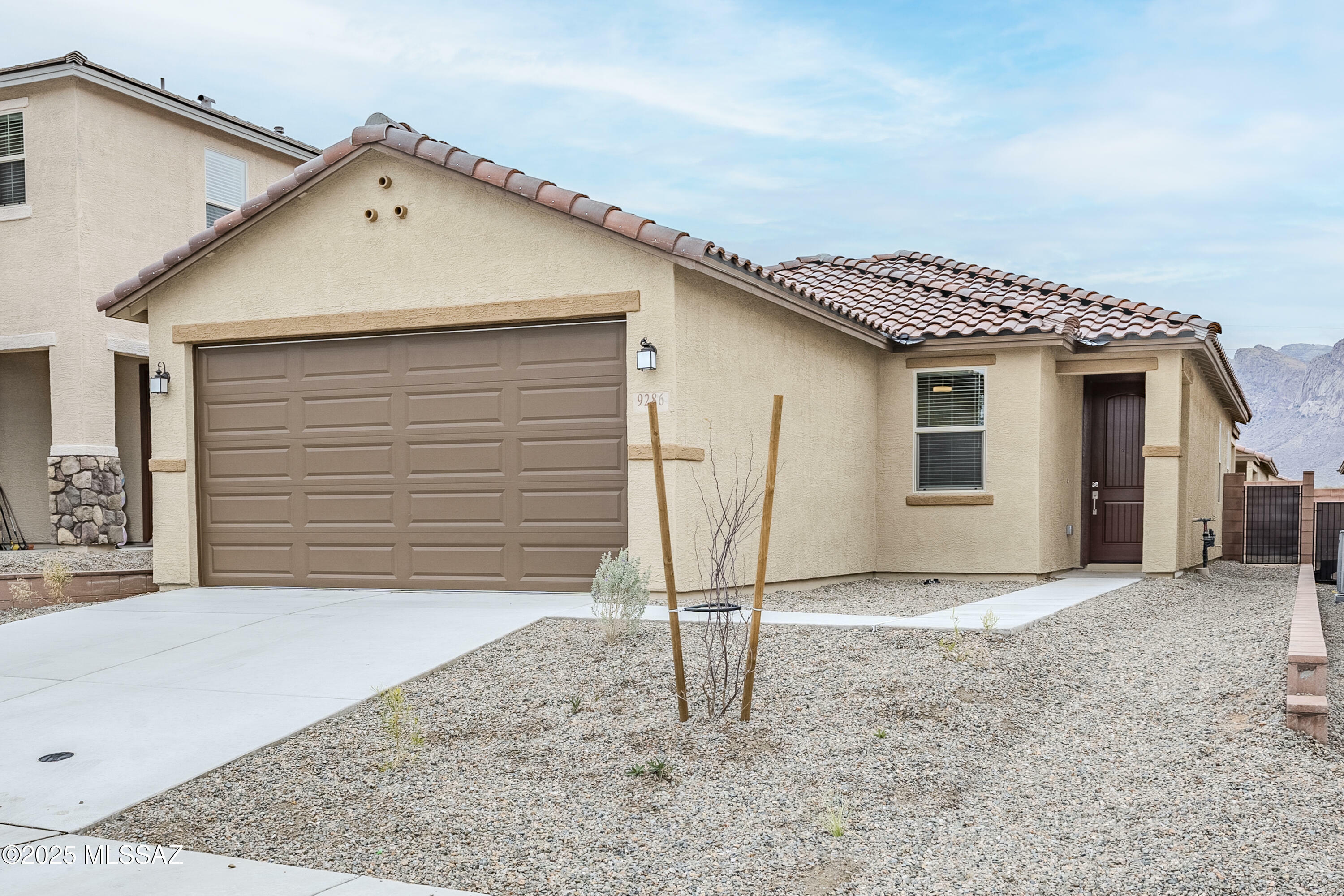 Property Photo: 9286 N Peridot Vista Avenue AZ 85742