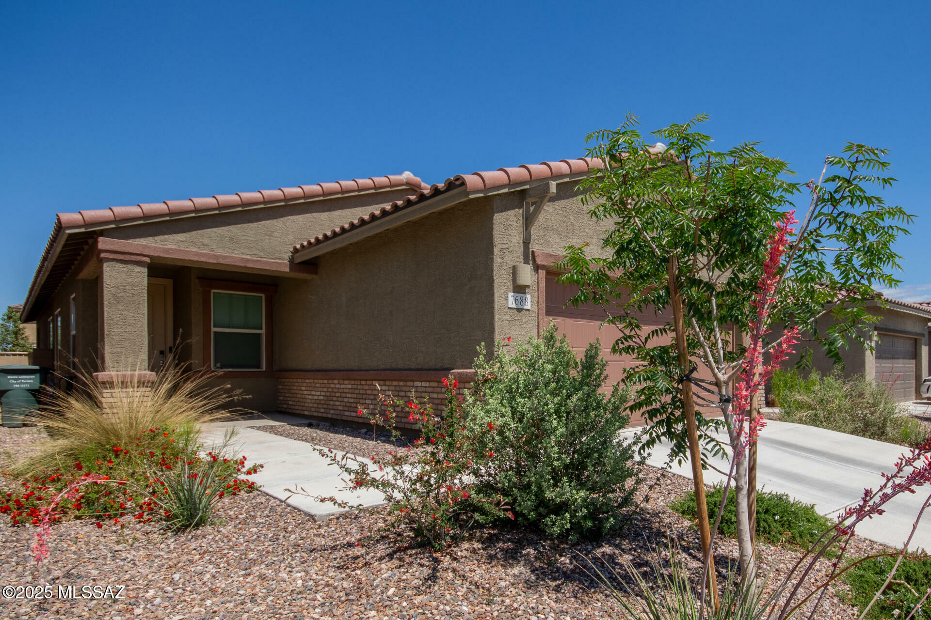 Property Photo: 7688 S Via Perfecta AZ 85756