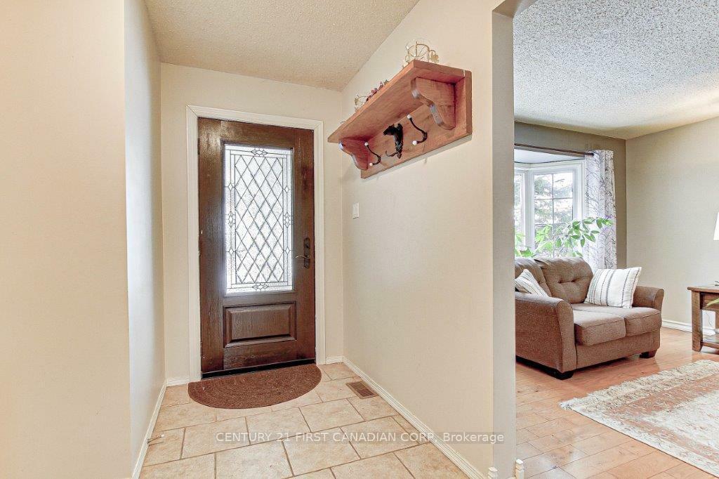 Photo de la propriété: 1049 Mahogany Crescent ON N6H 4V8