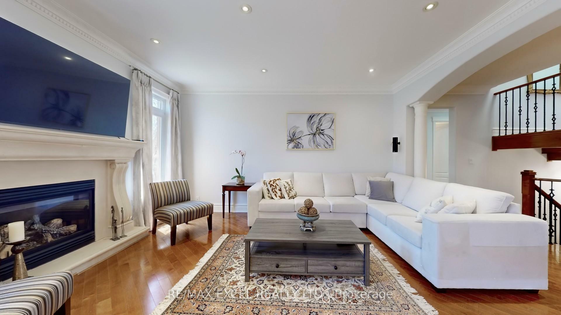 Property Photo:  65 Pathlane Road  ON L4B 4A5 