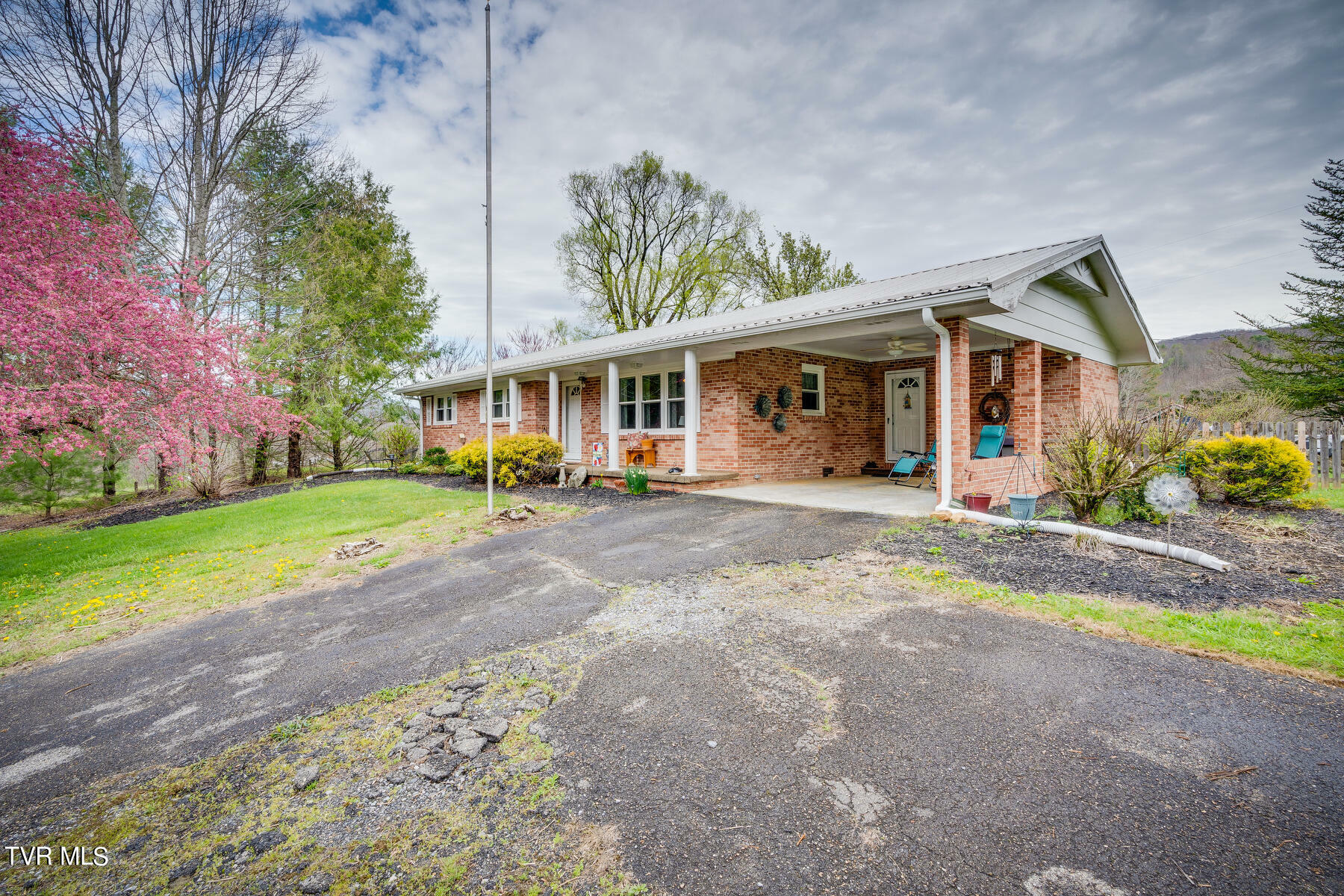 Property Photo: 2488 Tn-133 TN 37688
