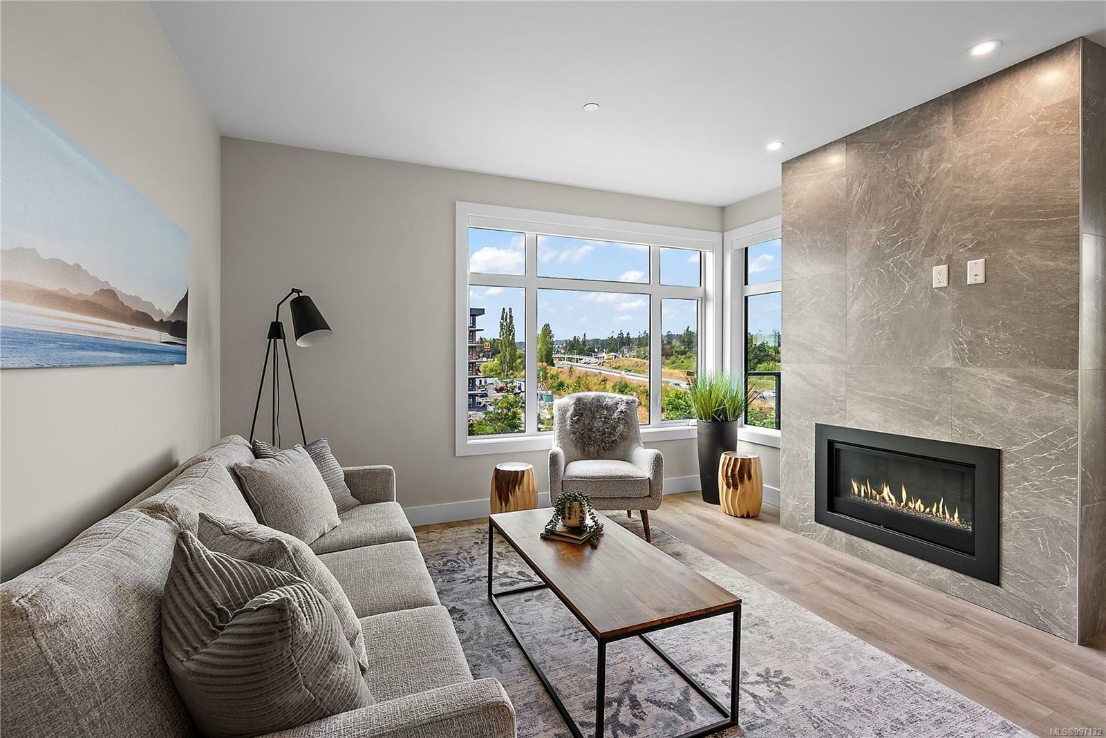 Photo de la propriété: 2520 Hackett Cres 604 BC V8M 0B9