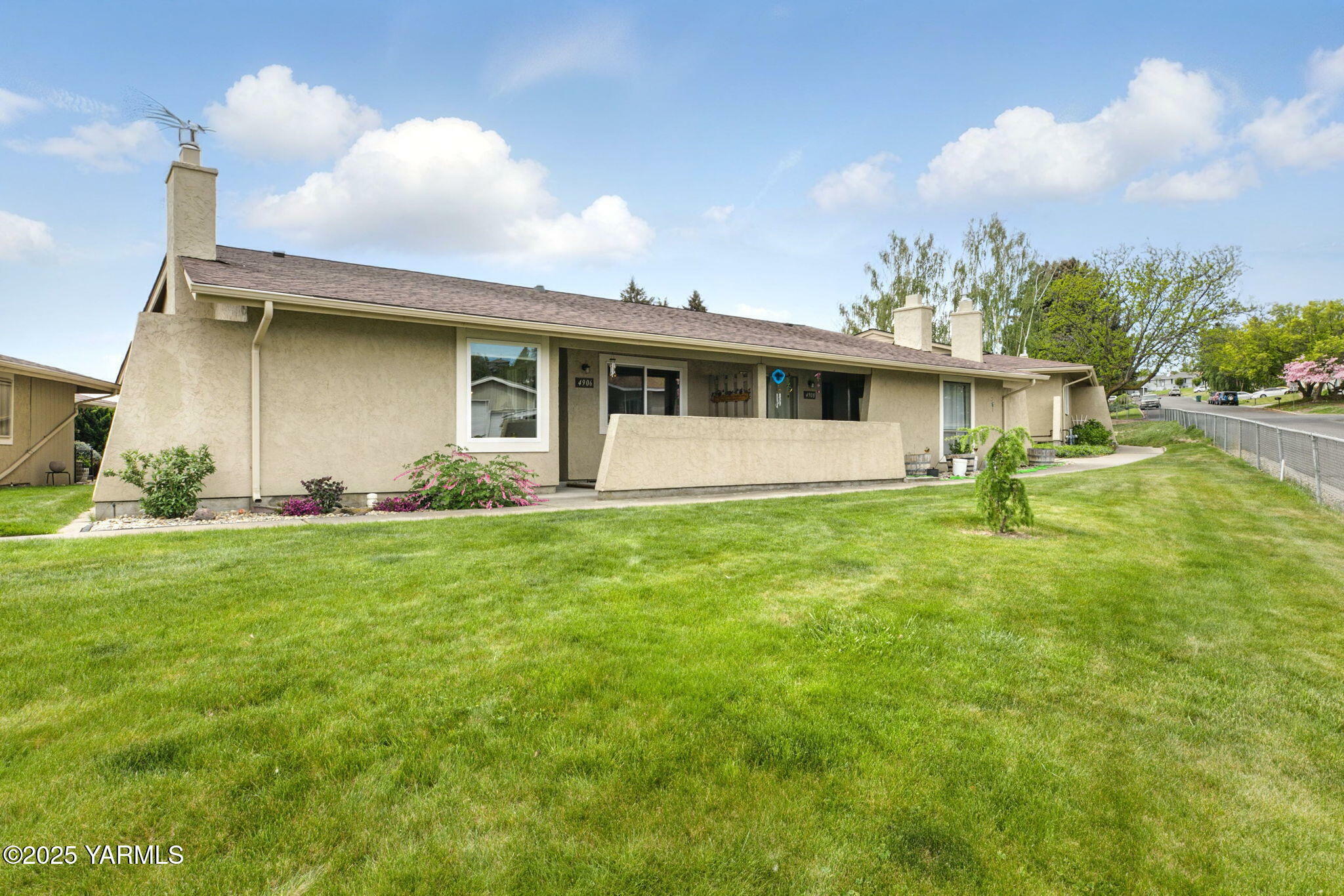 Property Photo: 4906 Madera Way WA 98908