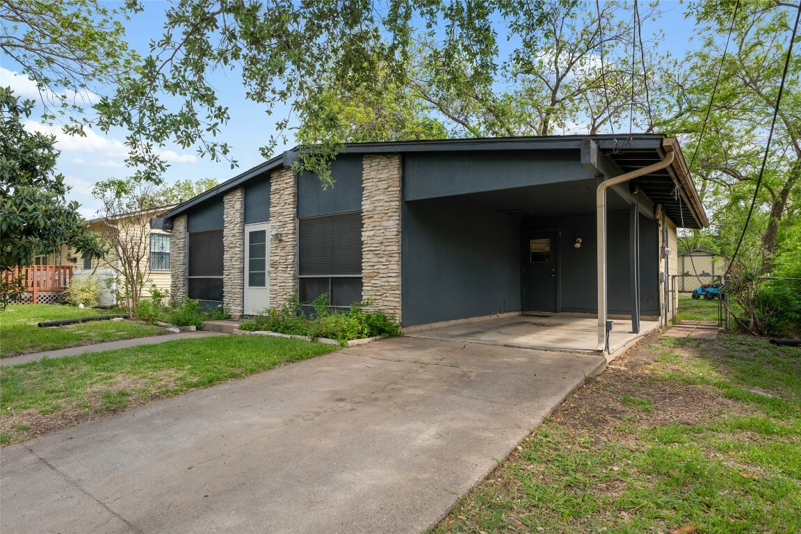 Property Photo: 4704 Oak Cliff Drive TX 78721