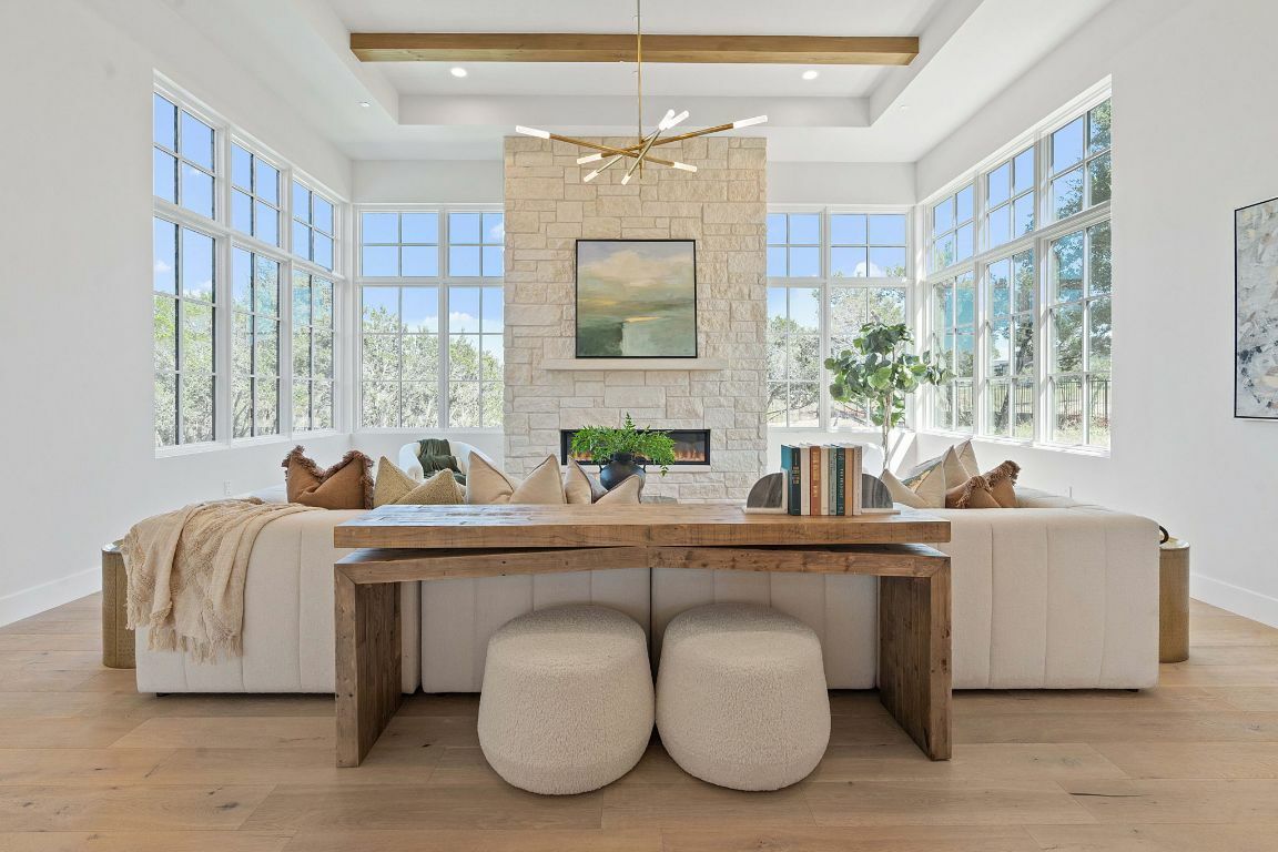 Property Photo: 6013 Silver Luna Way TX 78738