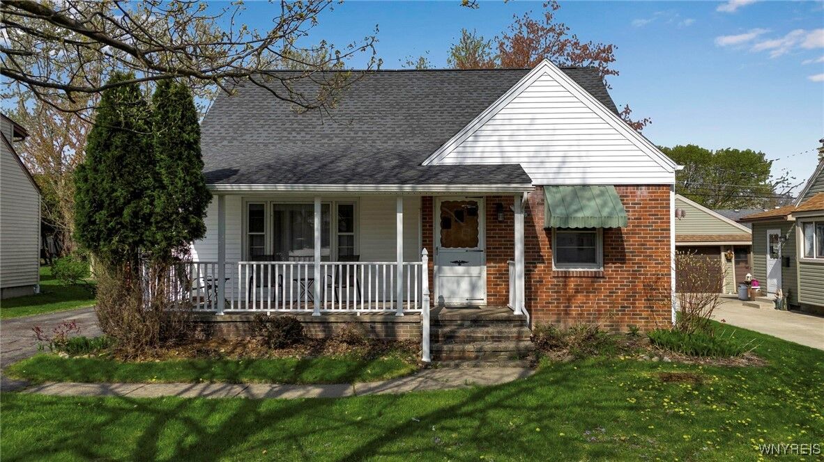 Property Photo:  3590 Salisbury Avenue  NY 14219 