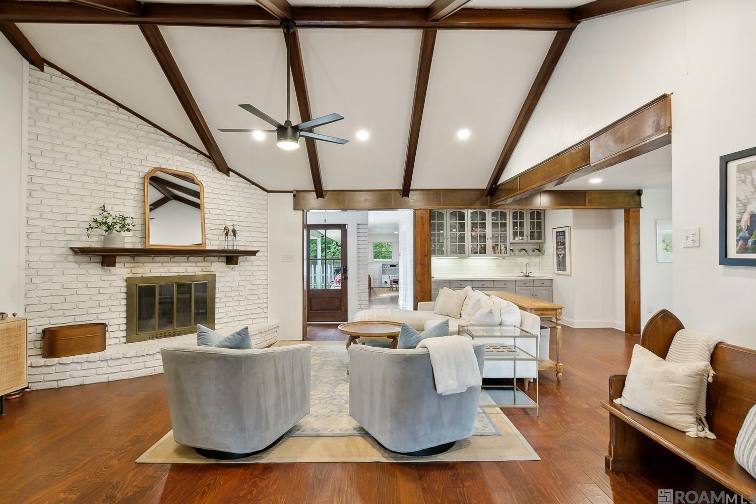 Property Photo: 1343 Crescent Dr LA 70806