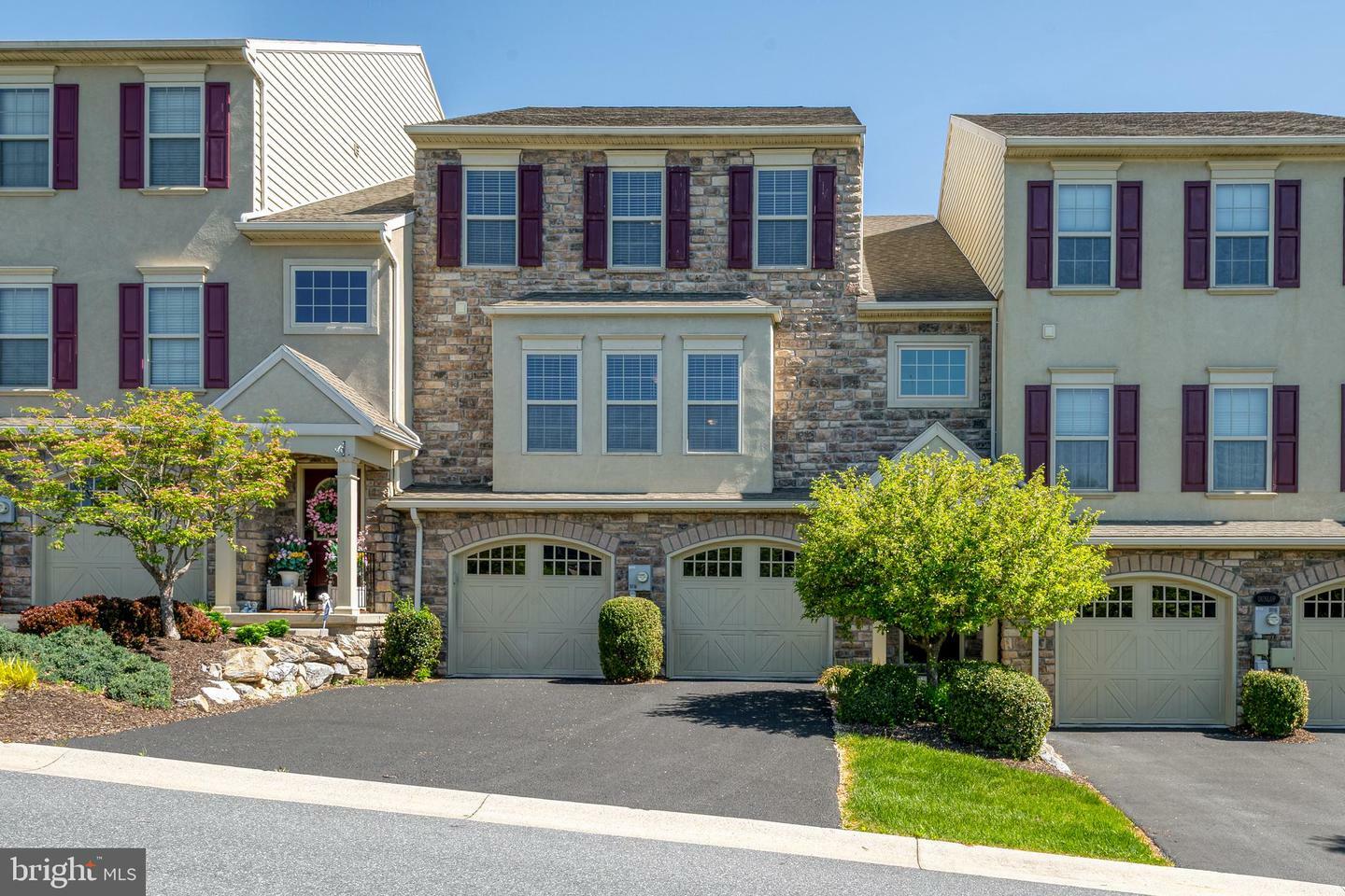 Property Photo: 1905 Roxbury Court PA 17055