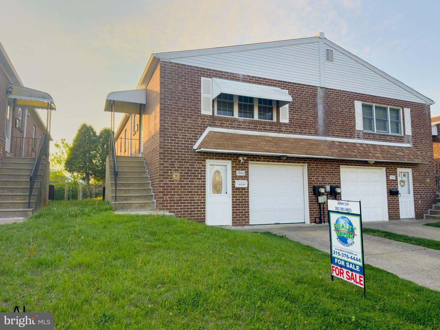 7922 Farnsworth Street  Philadelphia PA 19152 photo