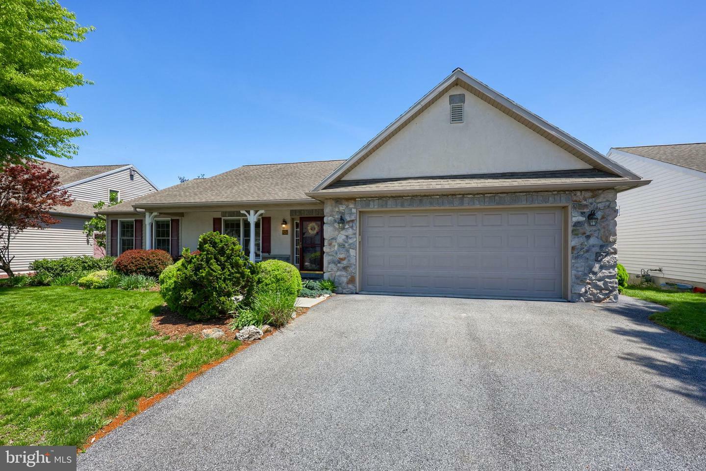Property Photo: 924 Cambridge Drive PA 17545