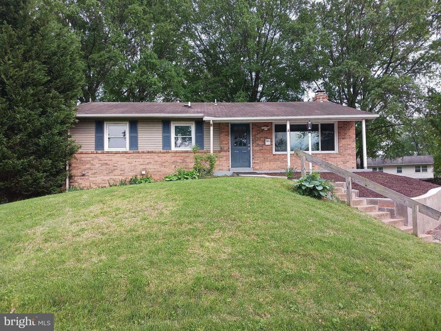Property Photo: 9875 McGill Court VA 20109