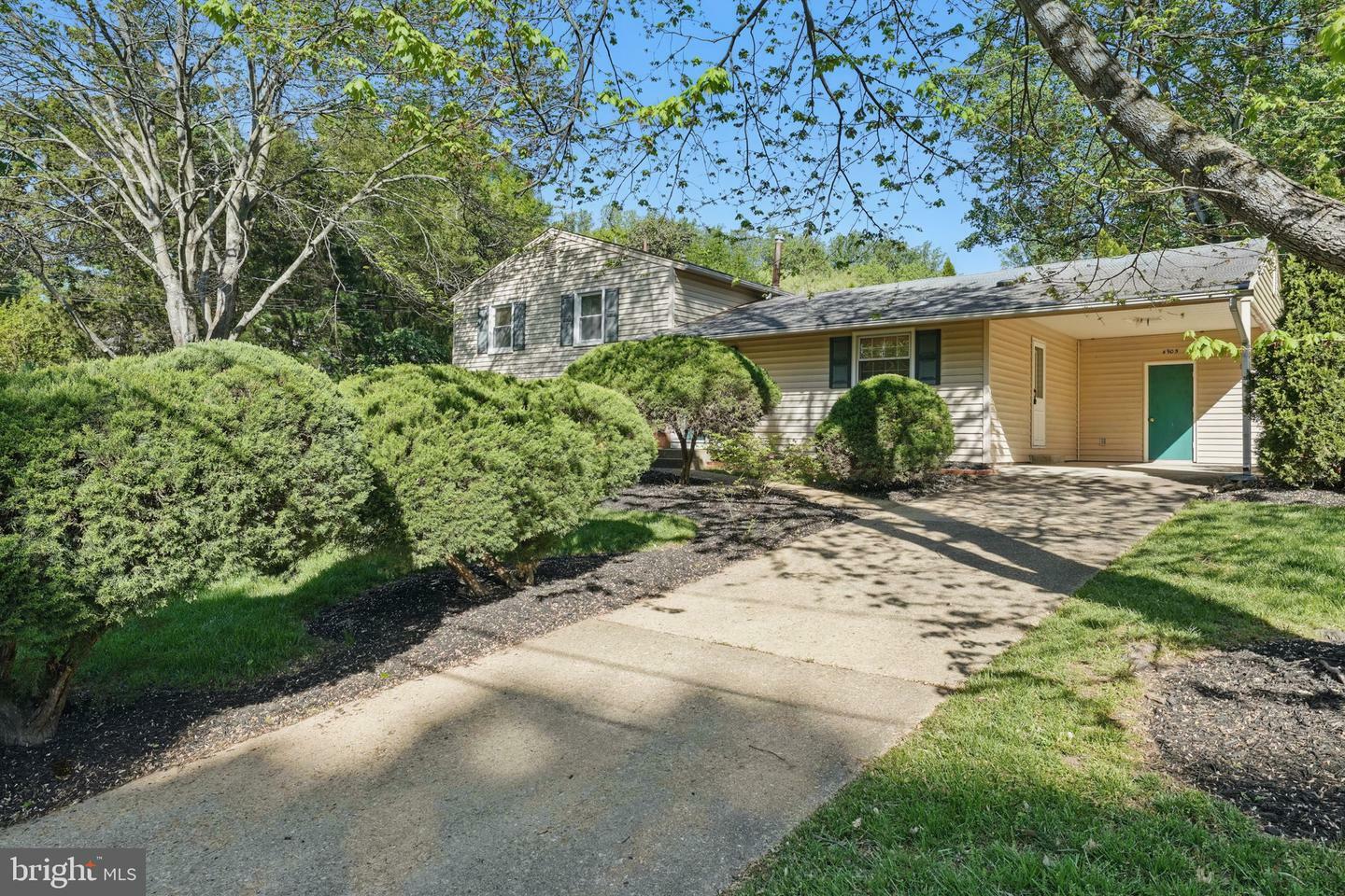 Property Photo: 4905 Springbrook Drive VA 22003