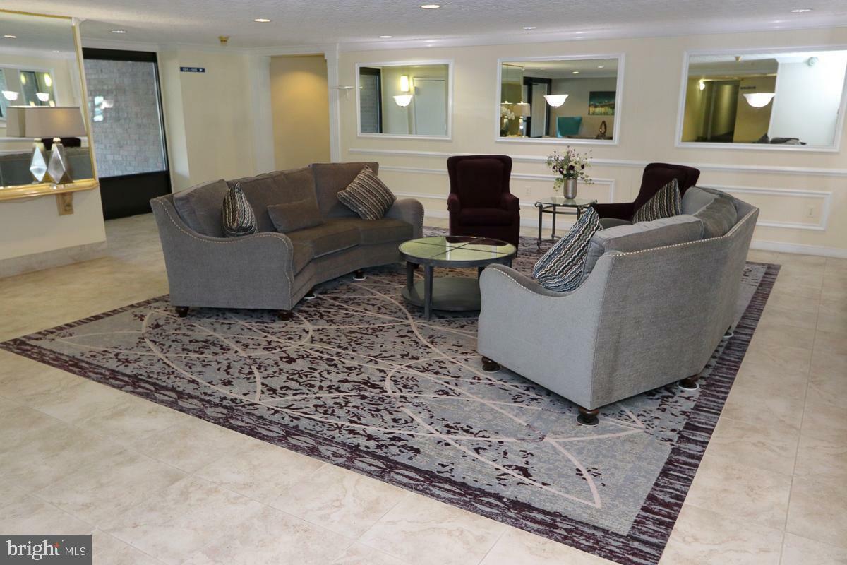 Property Photo: 1610 The Fairway 105W PA 19046