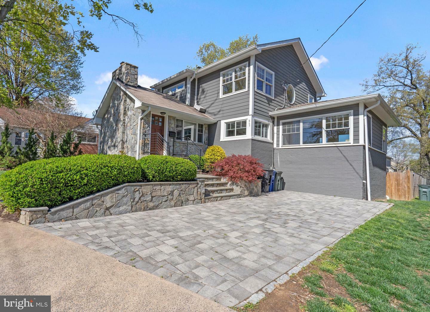 Property Photo: 865 N Jefferson Street VA 22205