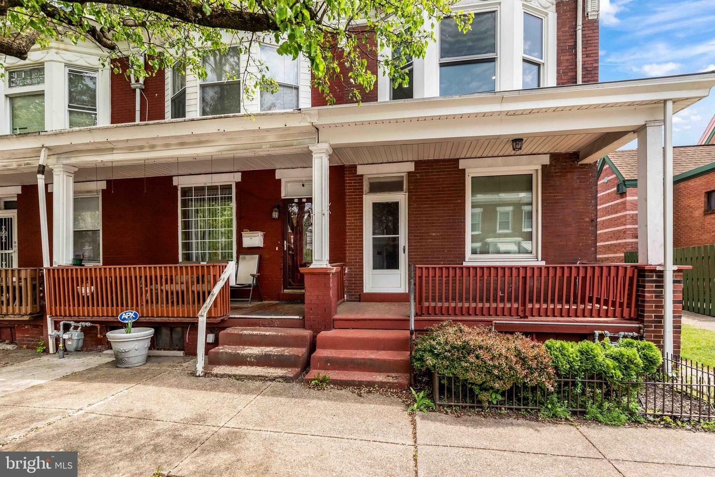 Property Photo: 1423 Walnut Street PA 17103