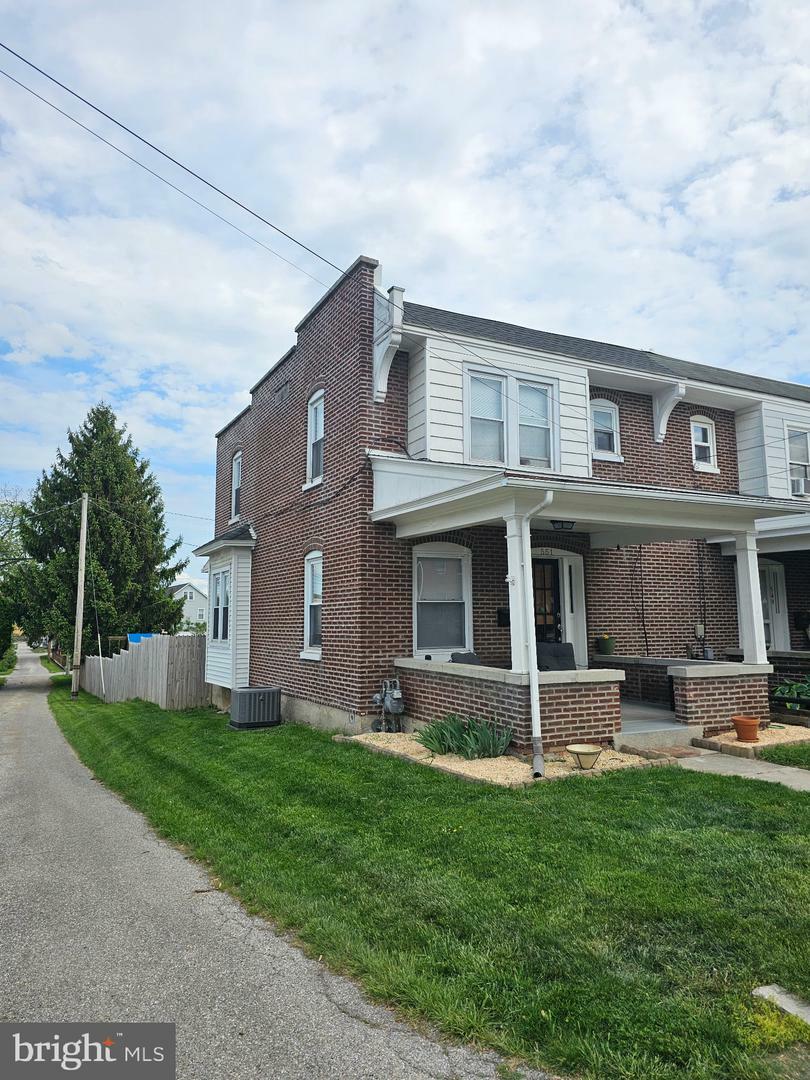 Property Photo: 551 E Walnut Street PA 17331