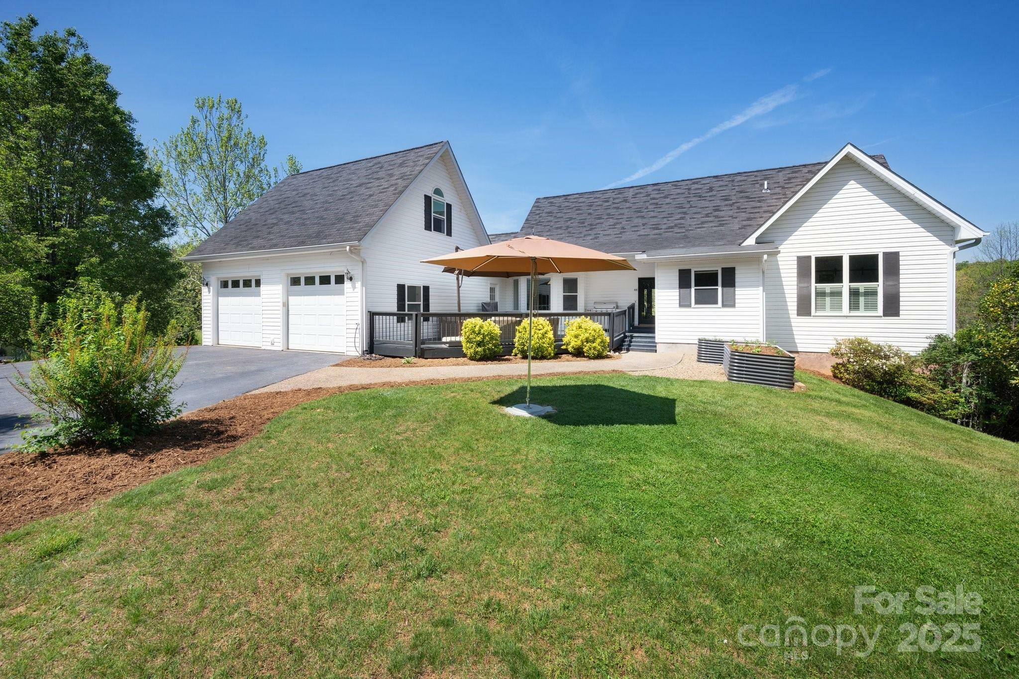 Property Photo: 44 White Thorn Drive NC 28701