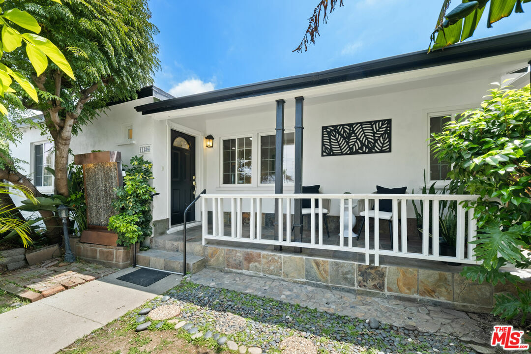 Property Photo: 11804 Tennessee Pl CA 90064